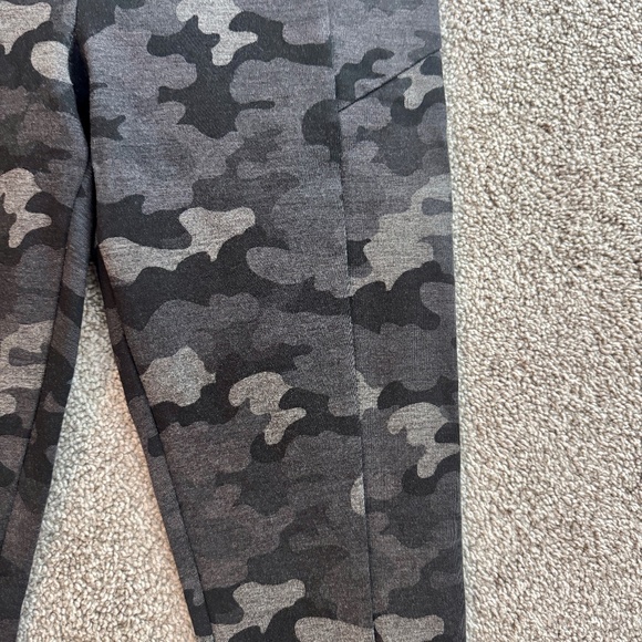 cabi ATC Legging, #3931, EUC, M, Camo (gray/black) - Picture 2 of 8